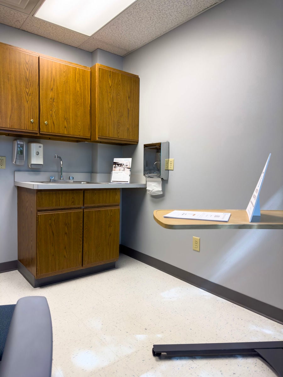 4820 W Taft_Patient Rm 2