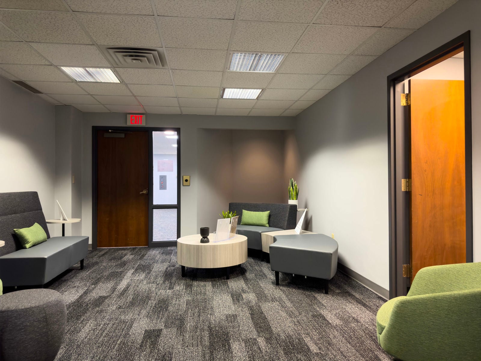 4820 W Taft_spacious lobby