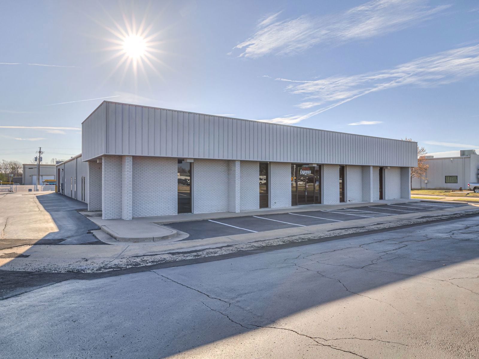 1827 North Yellowood - Building