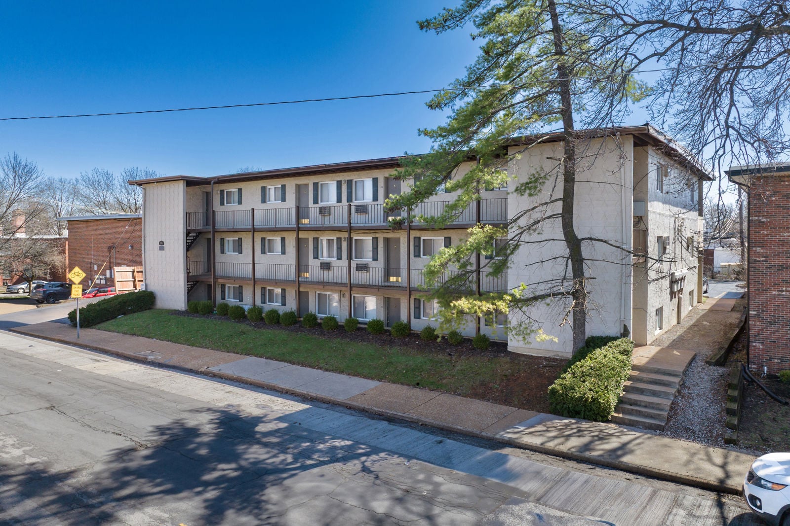 3704 Greenwood Blvd-1V2