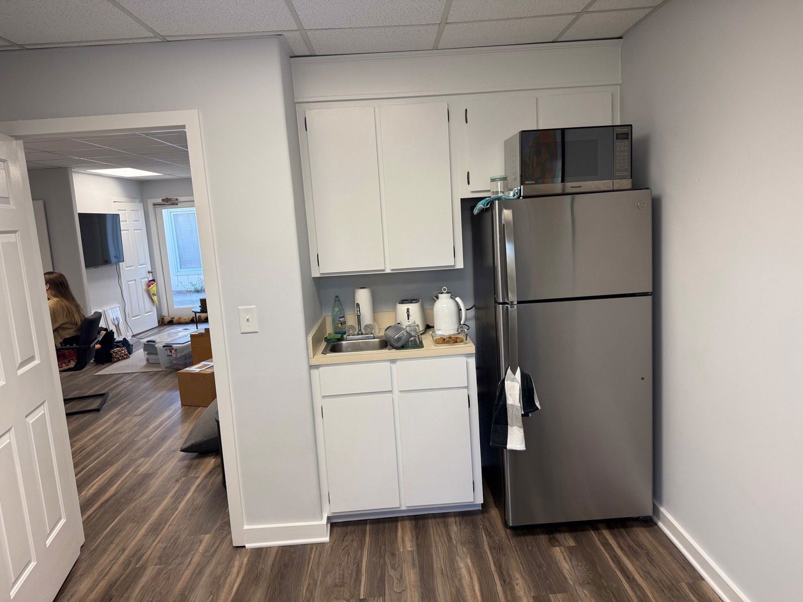 782 Johnnie Dodds SuIte E Kitchen