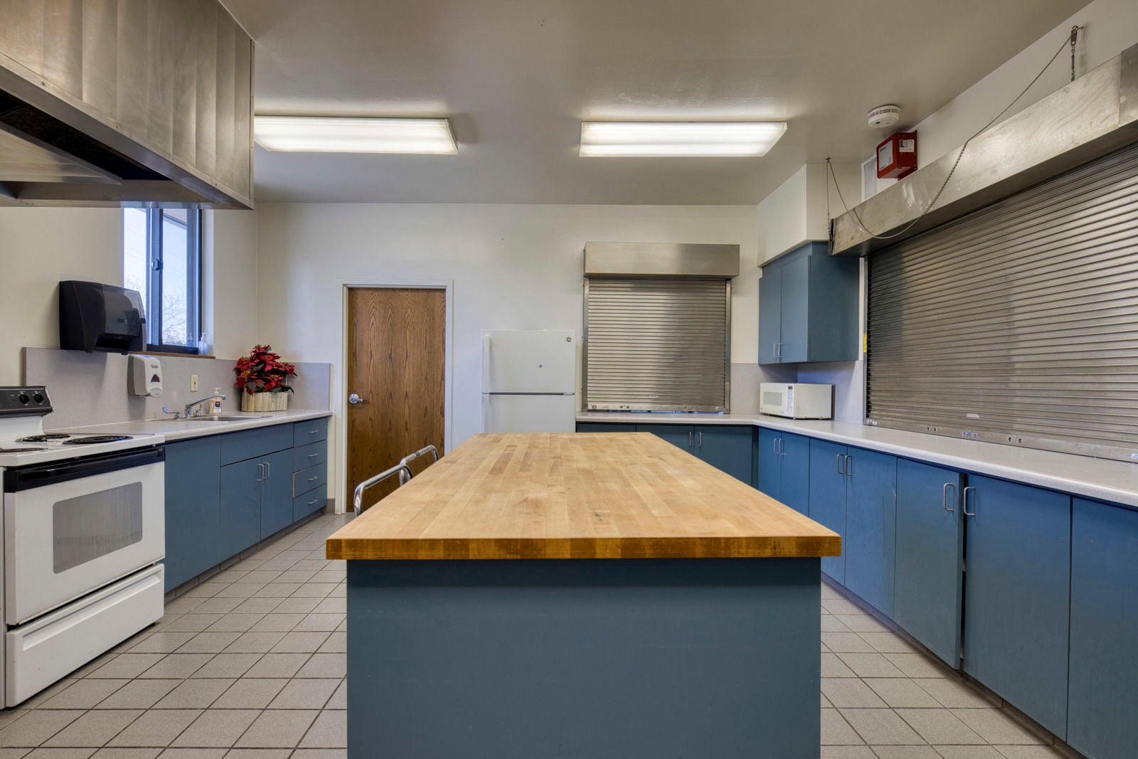 20125 Bolinger Rd_kitchen