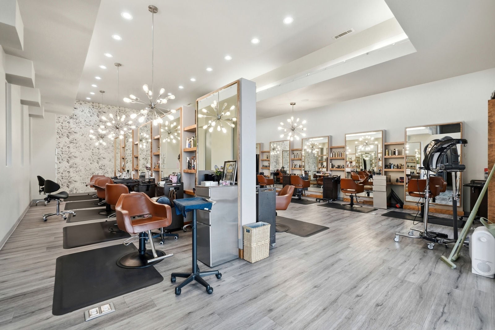 700 SE Walton Blvd 700 Southeast Walton Boulevard - Image 6