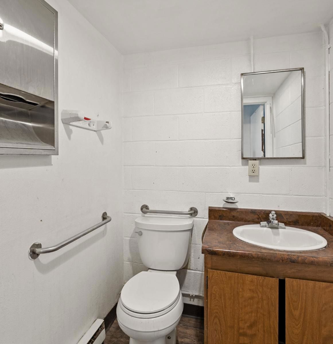 140 E Garden of the Gods Bathroom2