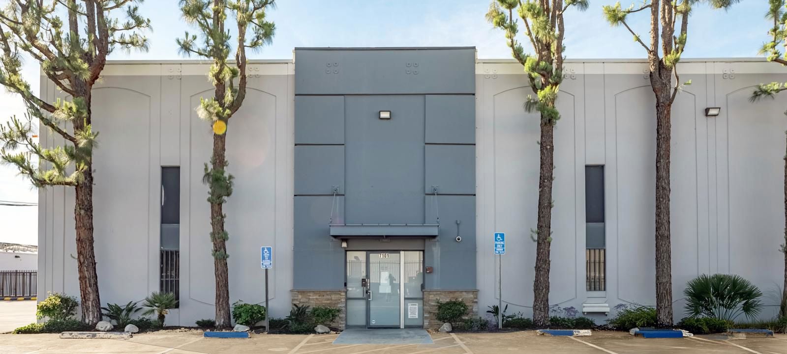 7101-Fair-Ave-03 - CROP