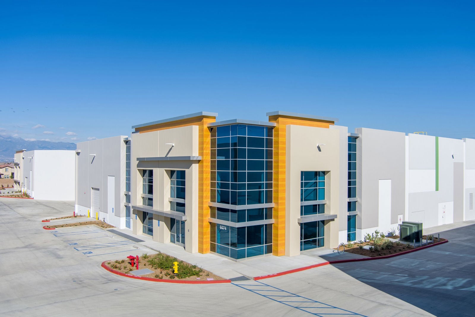 6074 Orbis Way_MAX_0106-HDR web