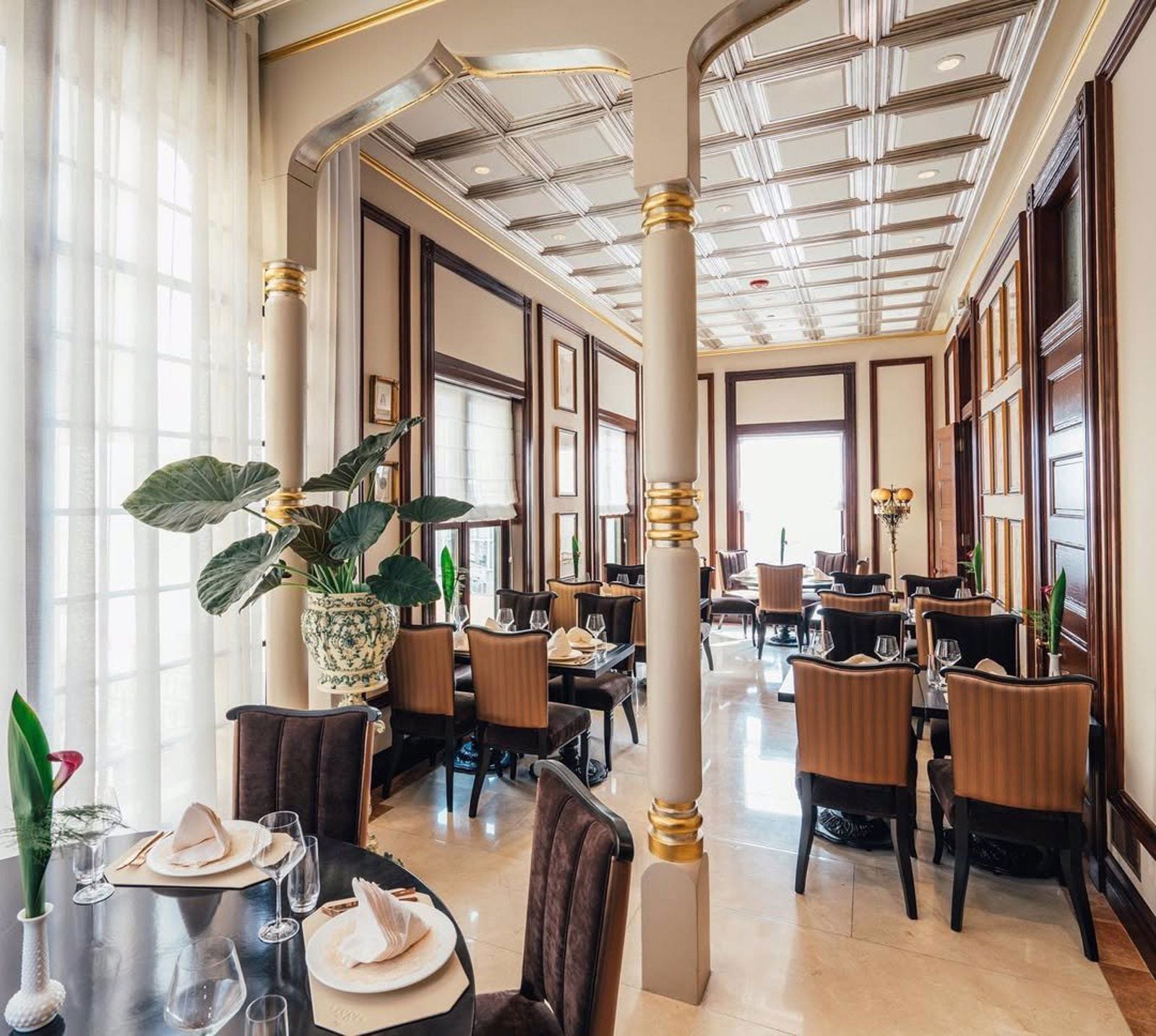 MansionSutter+SnapInsta.to_61399327_448803338999692_9062376024785473387_n