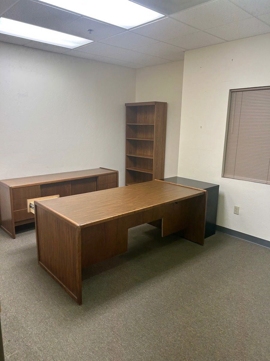 6206 E Pima_Internal-Photo_Room-Area_Desks