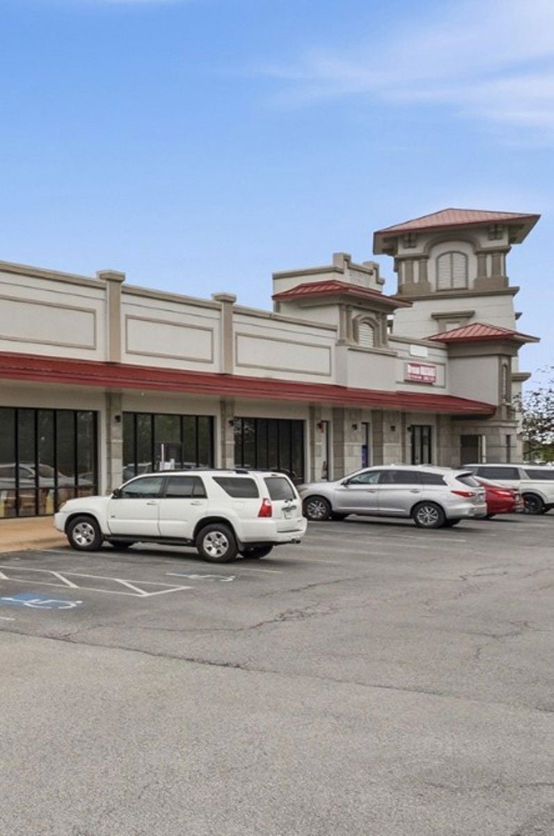 Highly Visible Retail Space 3400 Southeast Macy Road - Image 7
