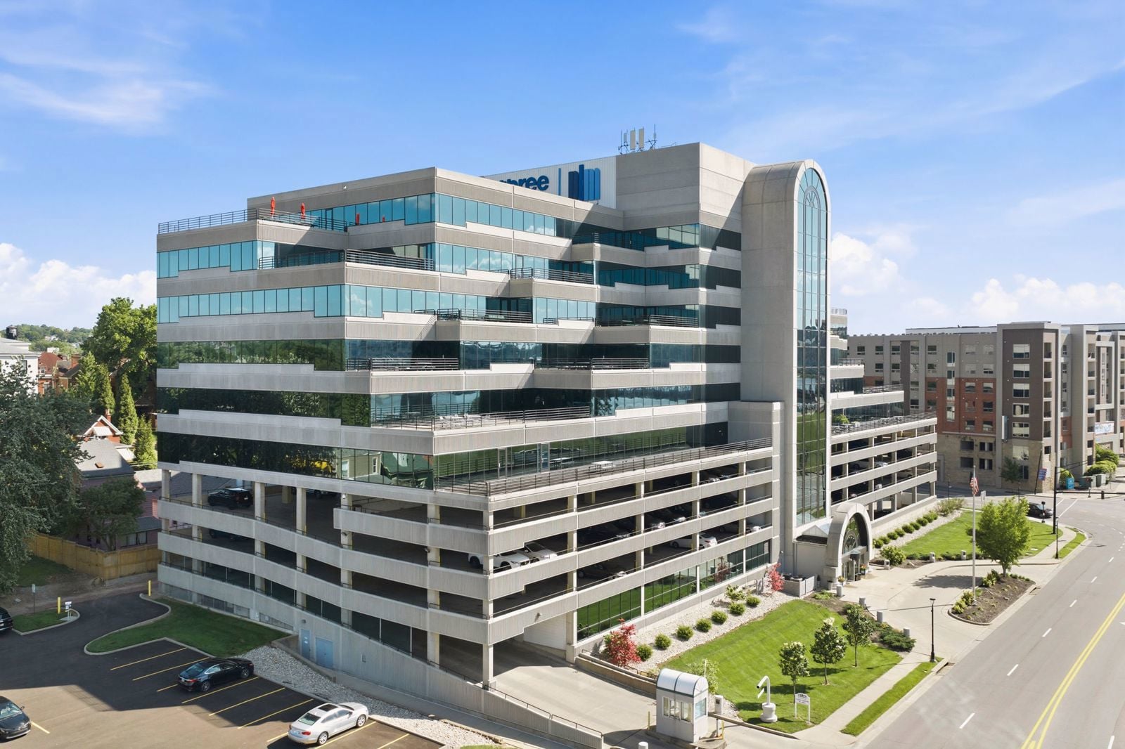 2-web-or-mls-300 Dave Cowens Dr-2