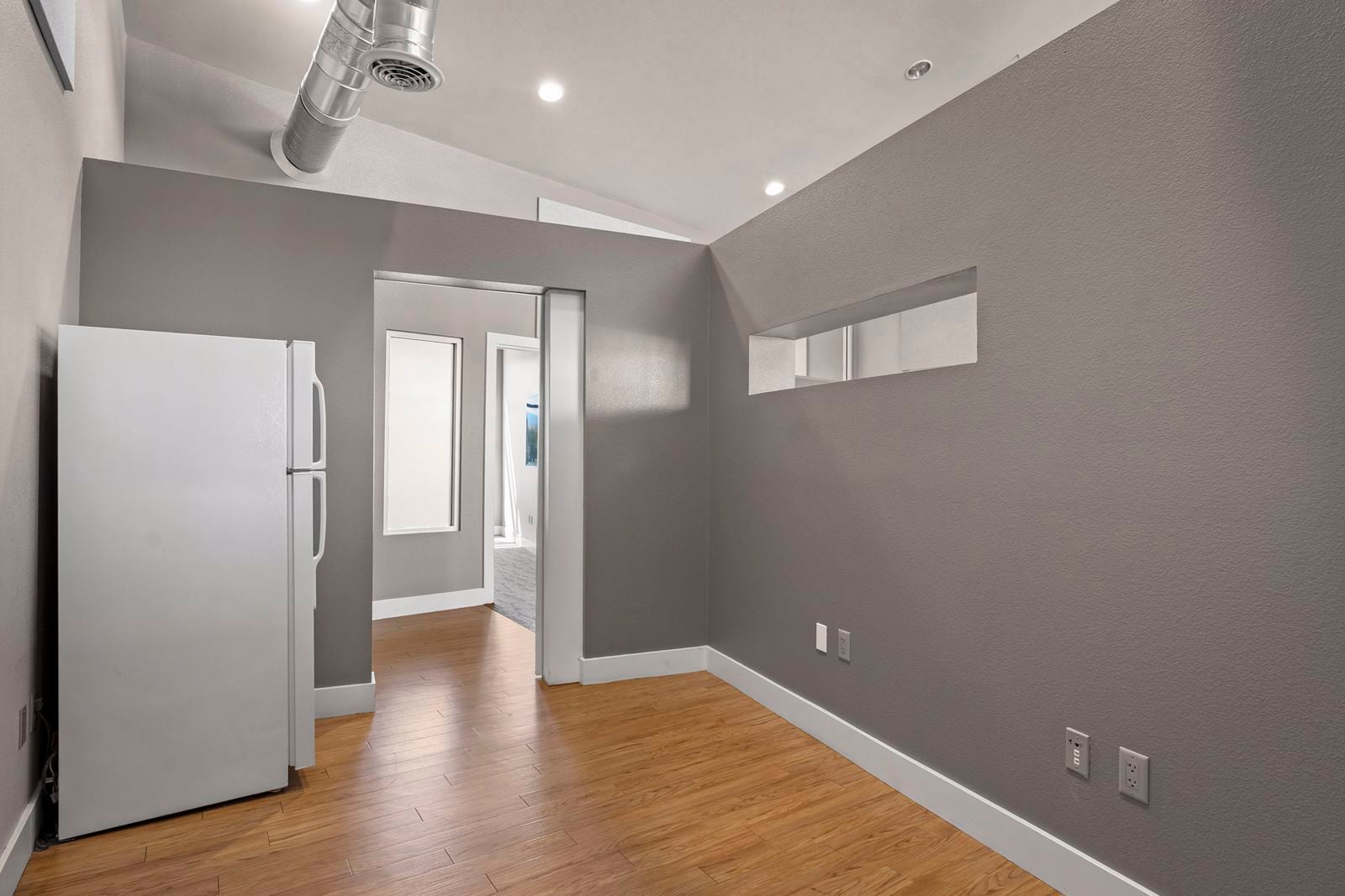 Breakroom/kitchenette