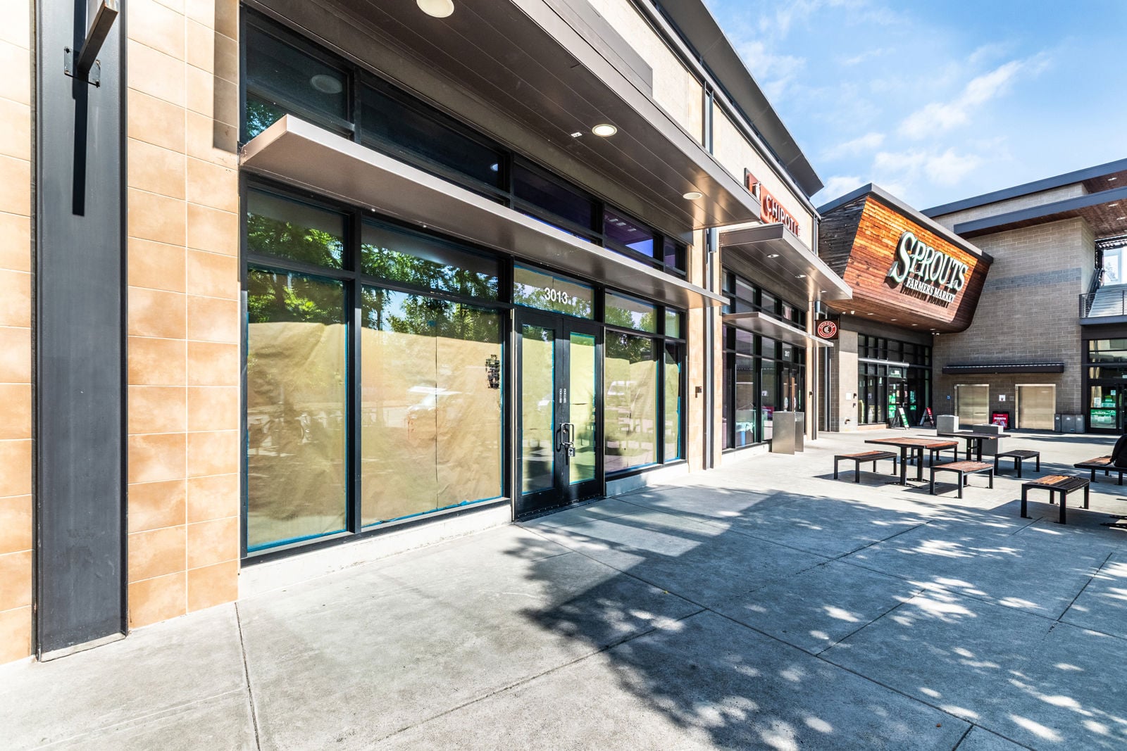 3530BroadwayHR8486