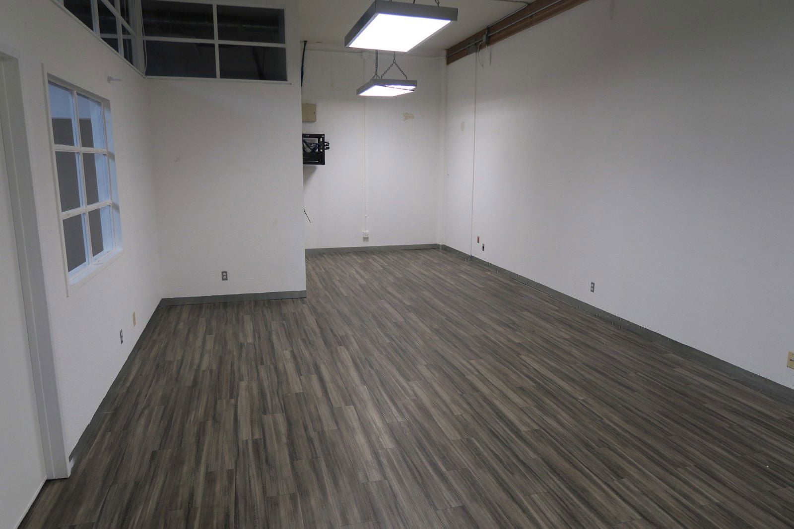 suite 8 lab photo 1 .JPG