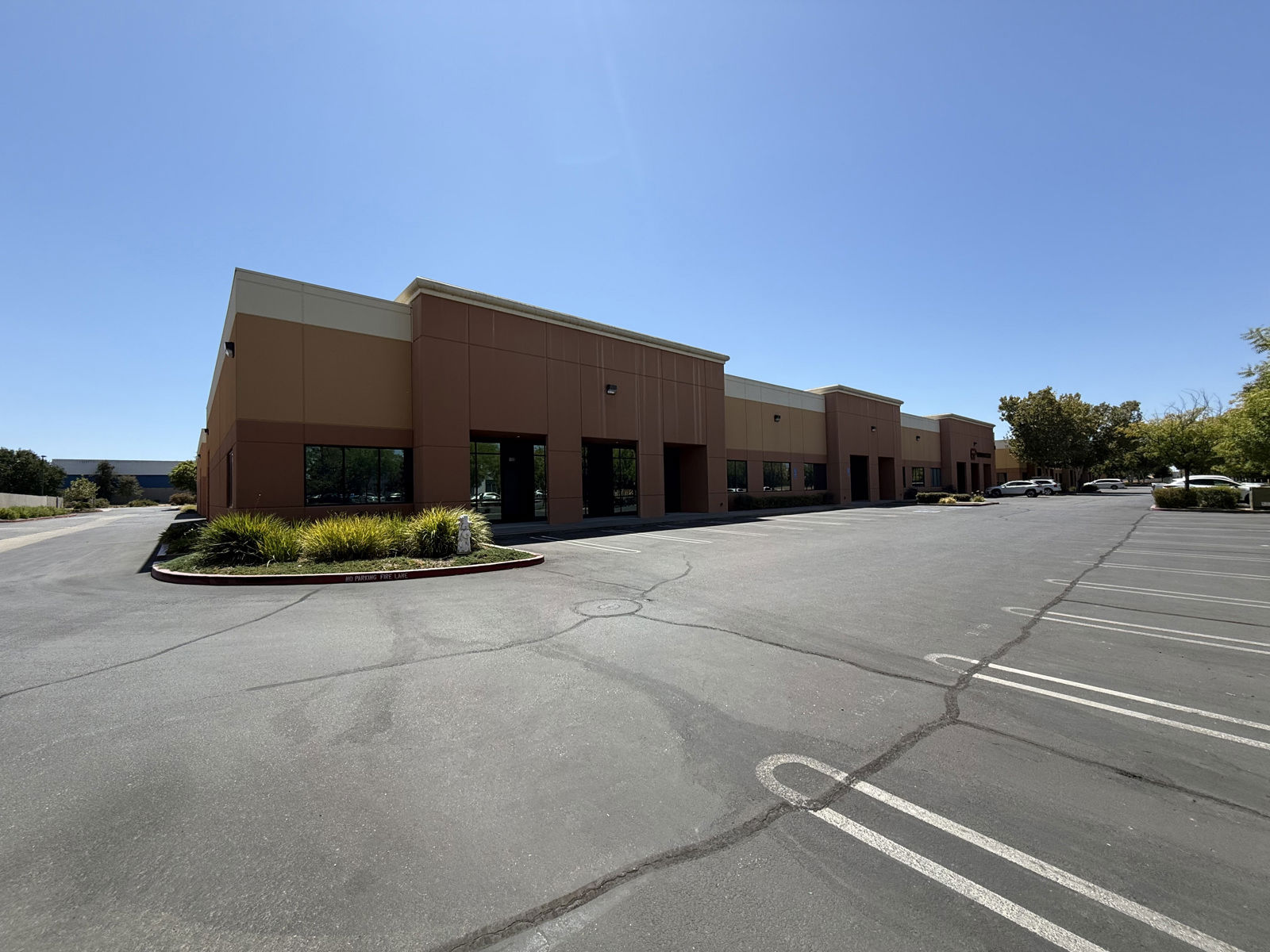 10604 Industrial Avenue - Image 2