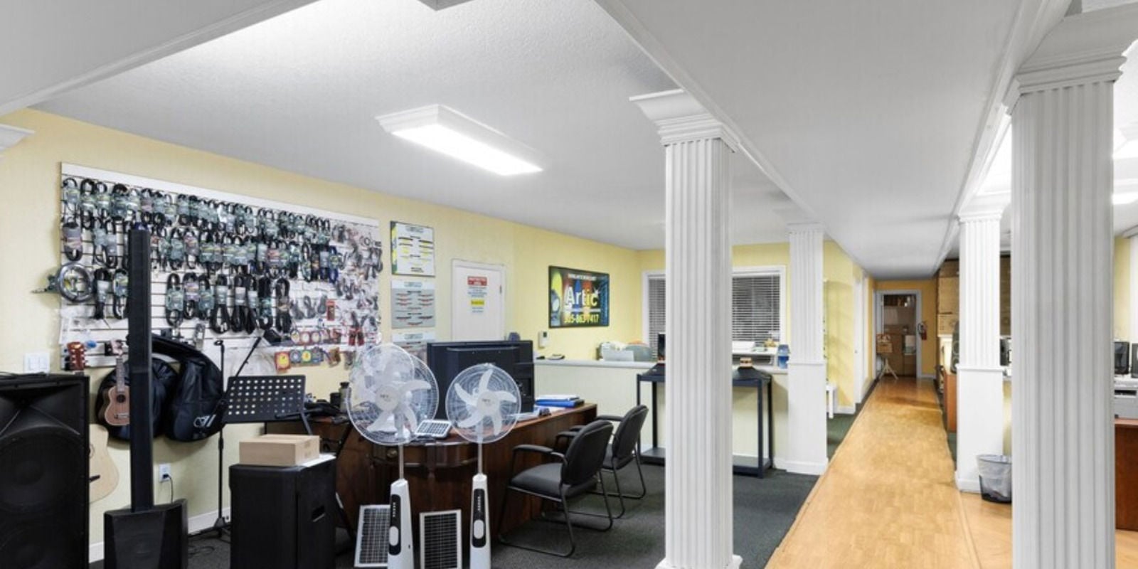 PHOTO 8 Office