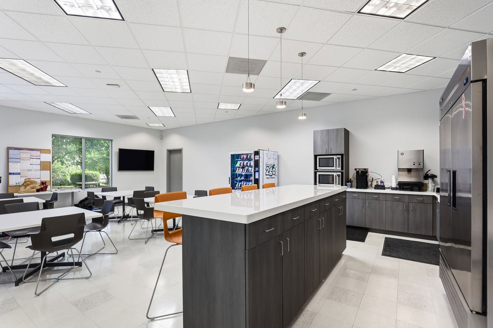 635TradeCenterBlvd-31