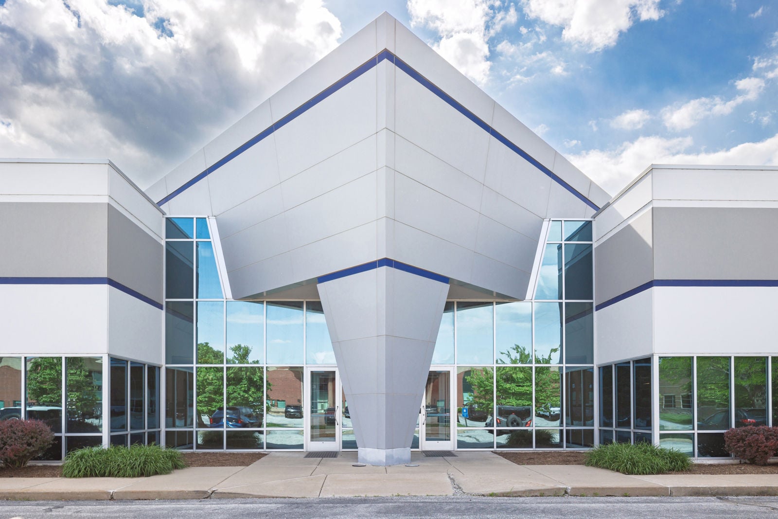 635TradeCenterBlvd-9
