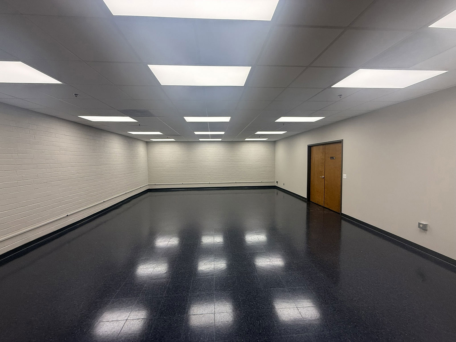 7001 Cessna Drive Showroom