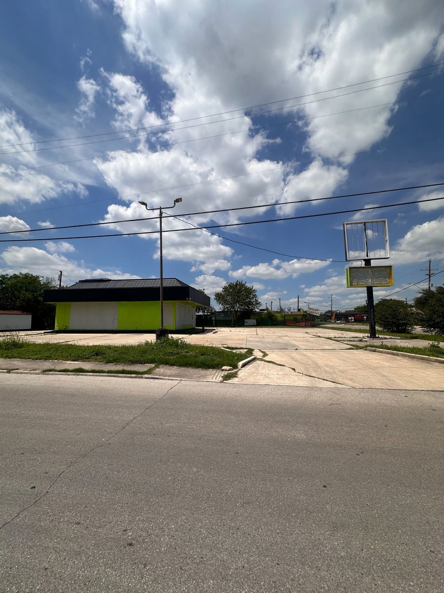 2423 Bldg