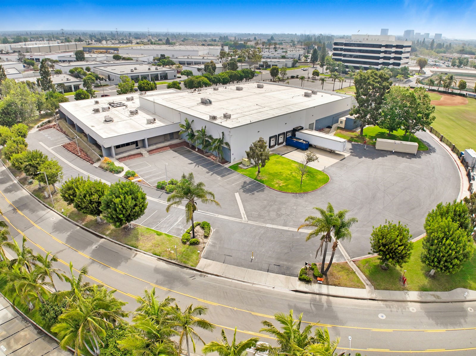 3232 MacArthur Main