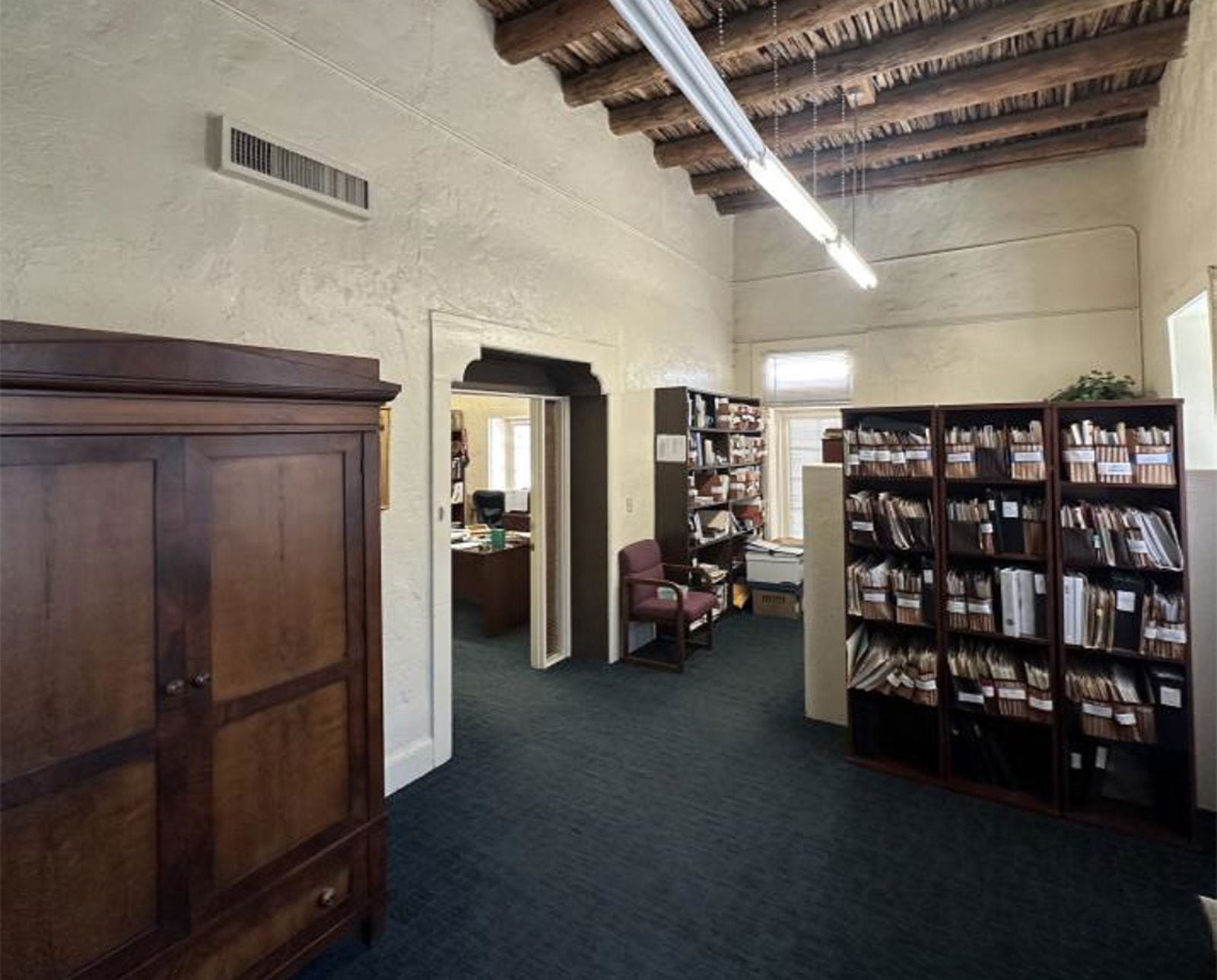 285 N Meyer Ave_inter