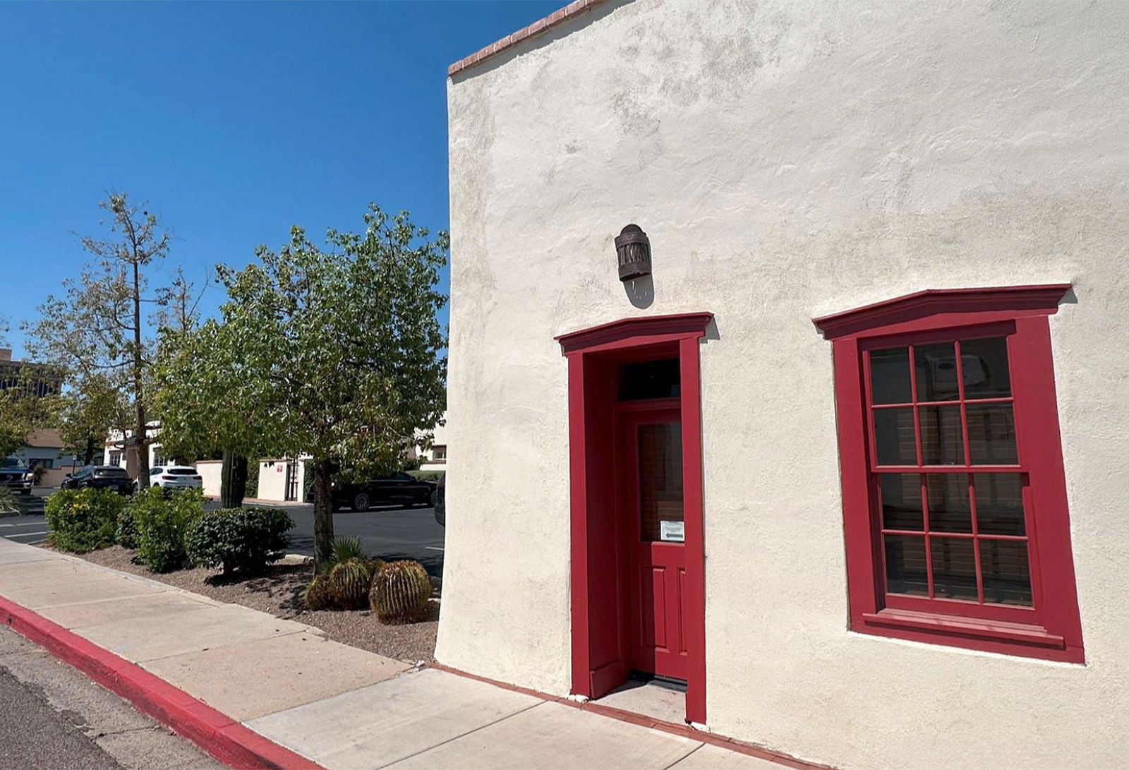 285 N Meyer Ave_front