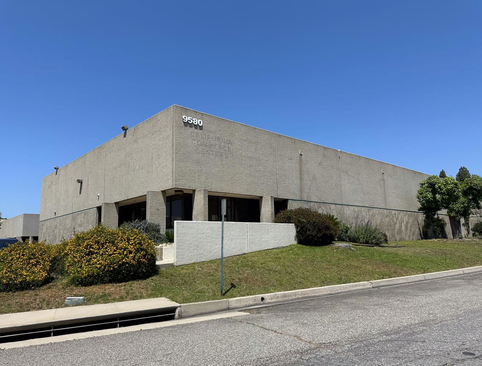 9580 Commerce Center Dr_BRO_v05_IS