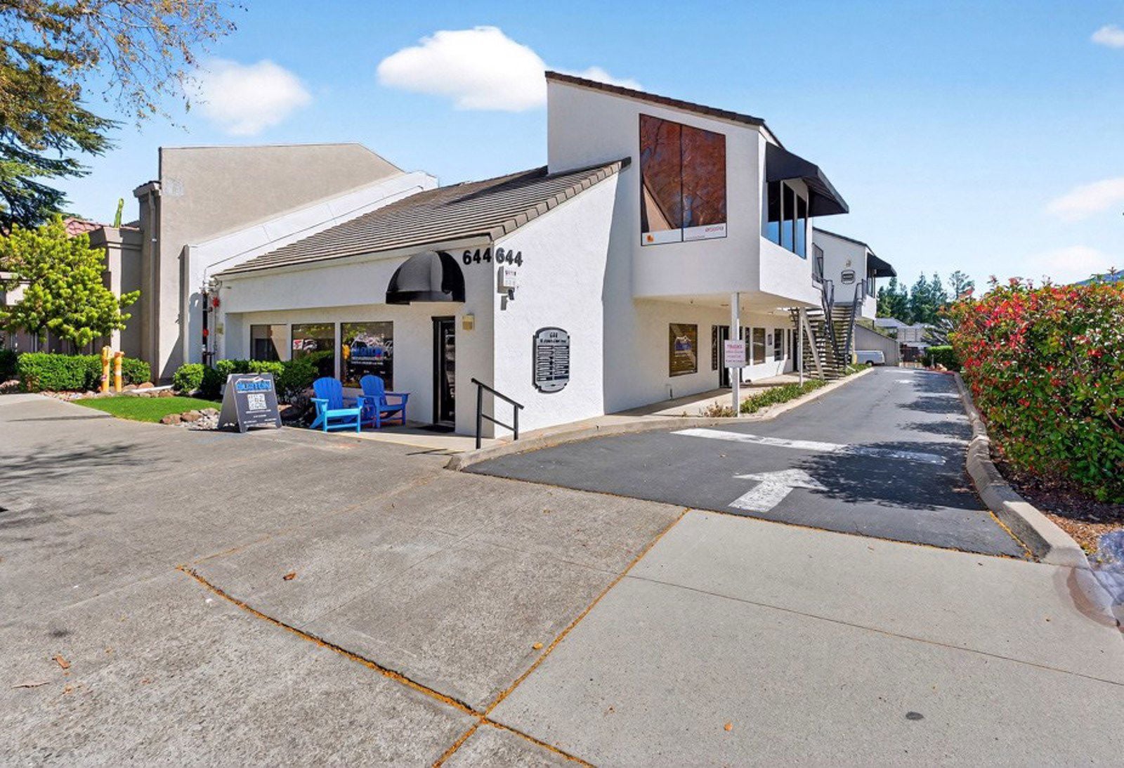 644 N Santa Cruz