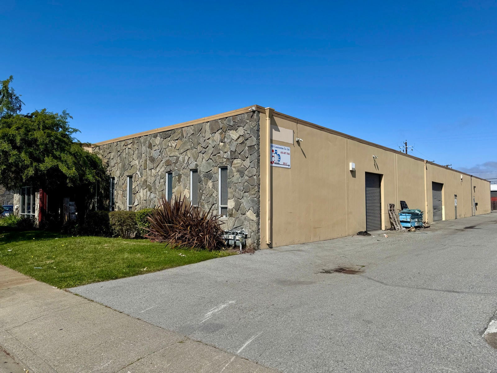 882 Mahler Rd, Burlingame