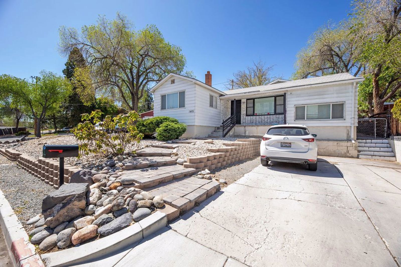 1401Hillsdale1118