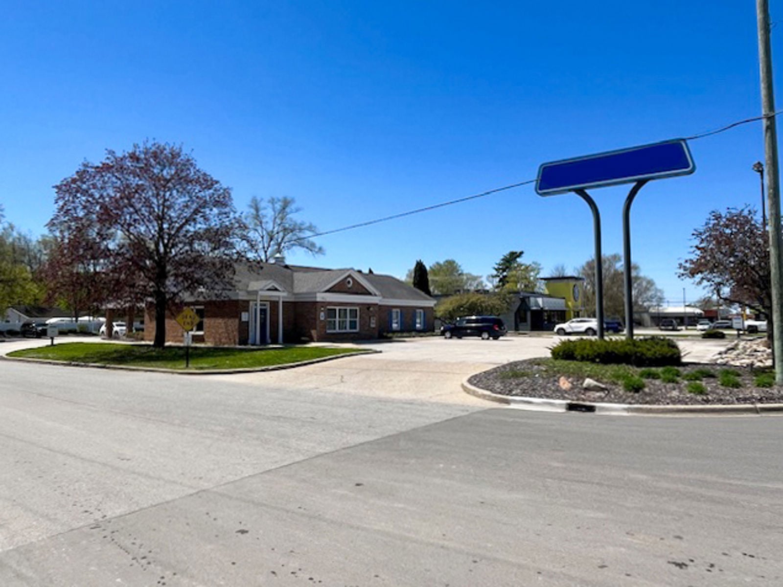 2133 East Apple Avenue - Image 1