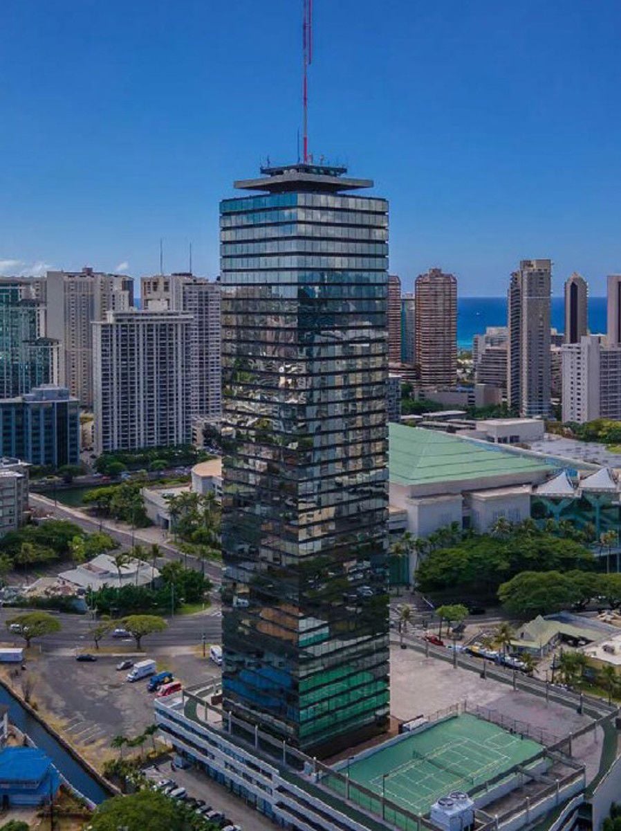 1750 Kalakaua Ave - Photo