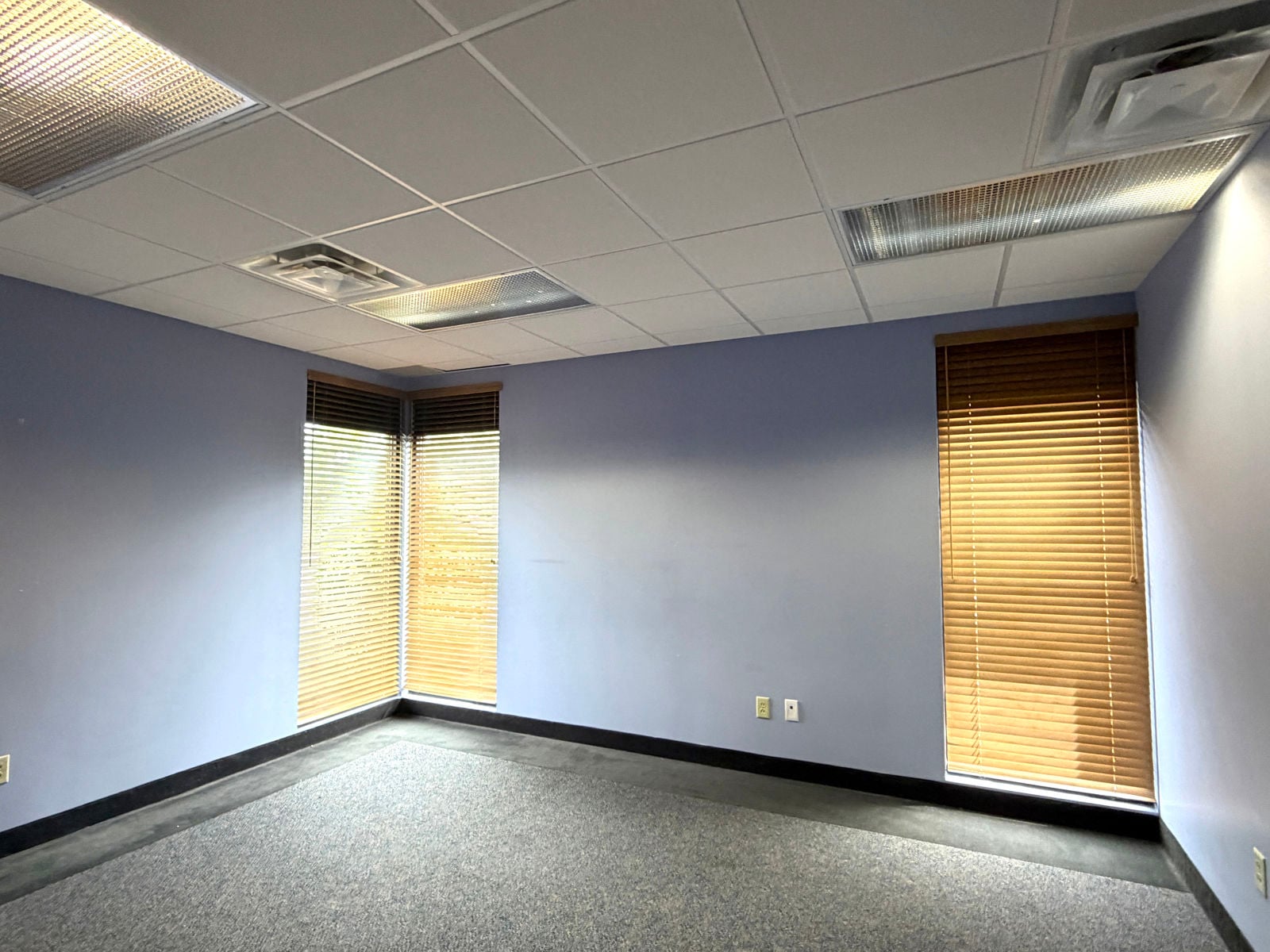 6575 Kirkville Road - Corner Office.JPG