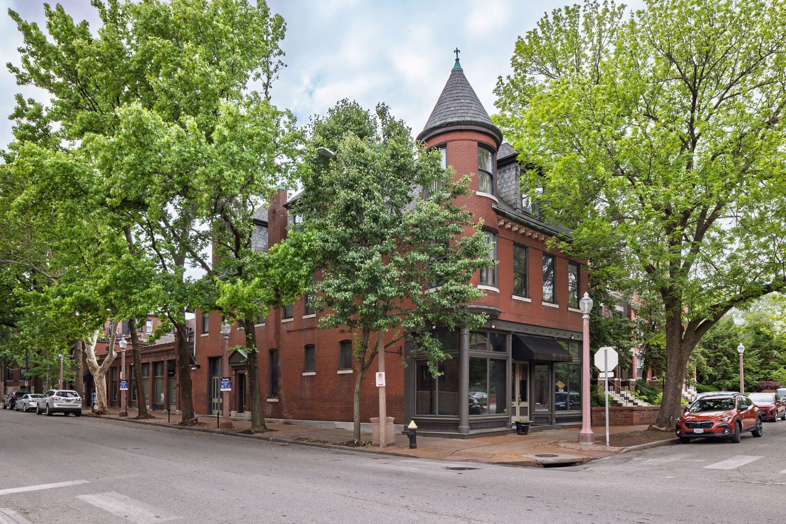 4400LacledeAve-1