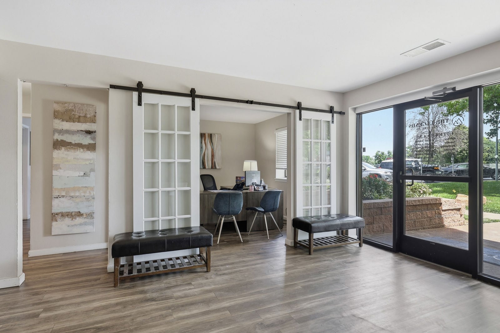 5-Leasing-Office