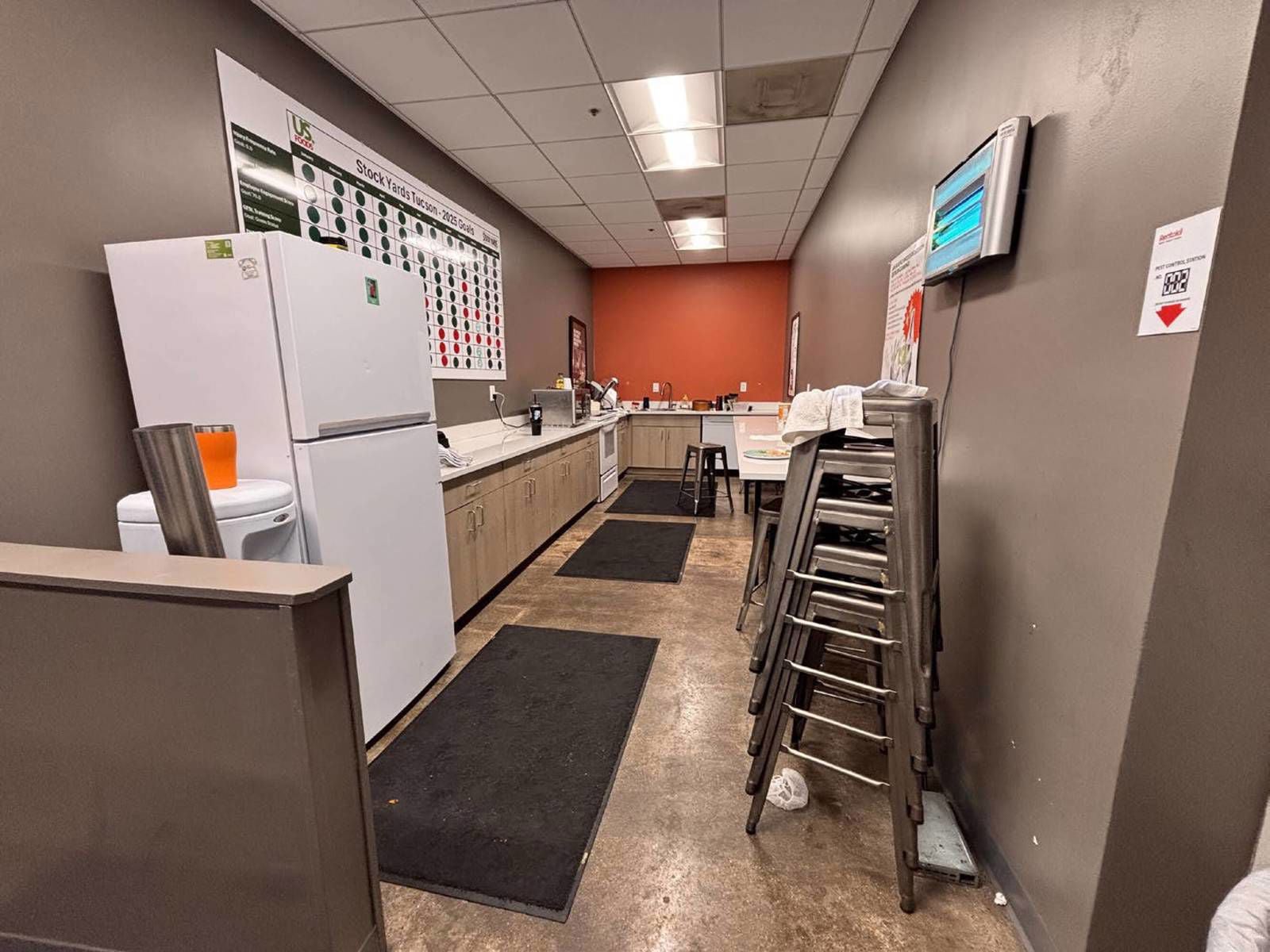 345 S Kino Pkwy - Int-Brkrm
