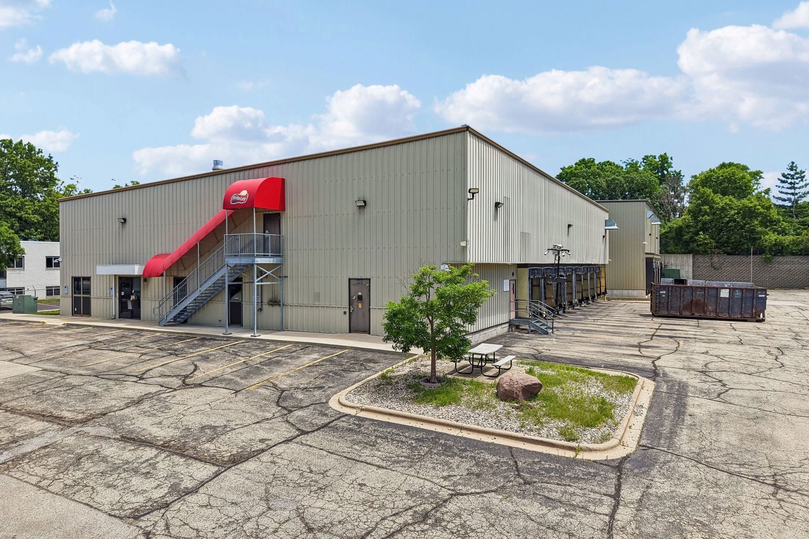 4484 Robertson Rd - Exterior 2