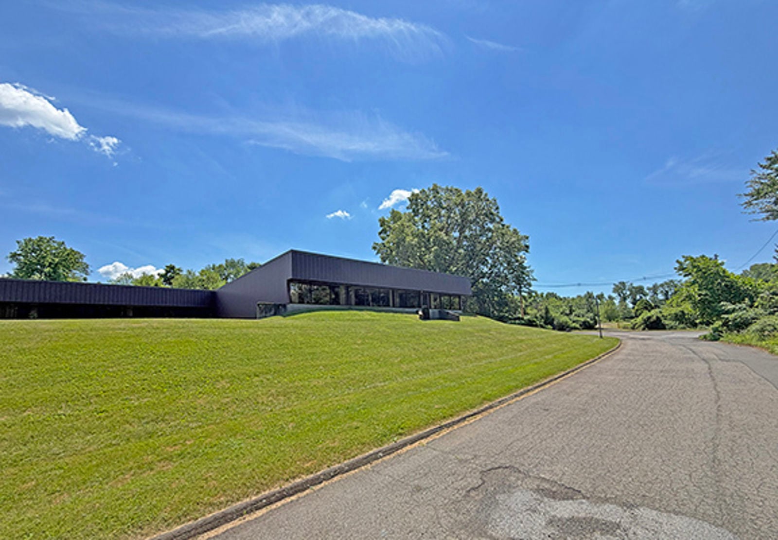 4 Tower Drive - Main Driveway