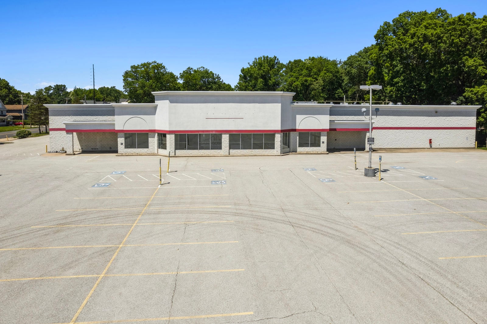 47,230 SF Available on ±4.2 AC 832 West Main Street - Image 4