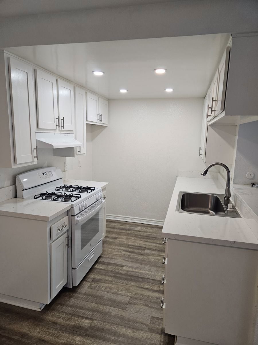 Rustic Woods Apartments 3608 West Orange Avenue - Image 7