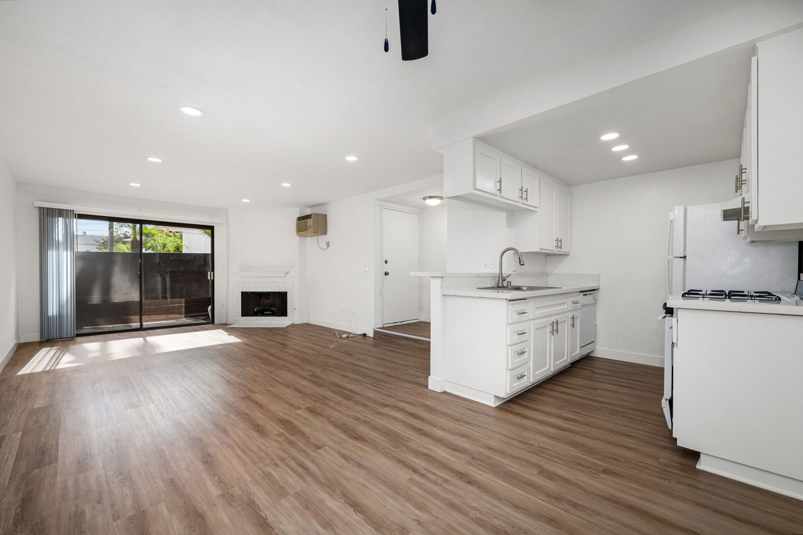 Rustic Woods Apartments 3608 West Orange Avenue - Image 12