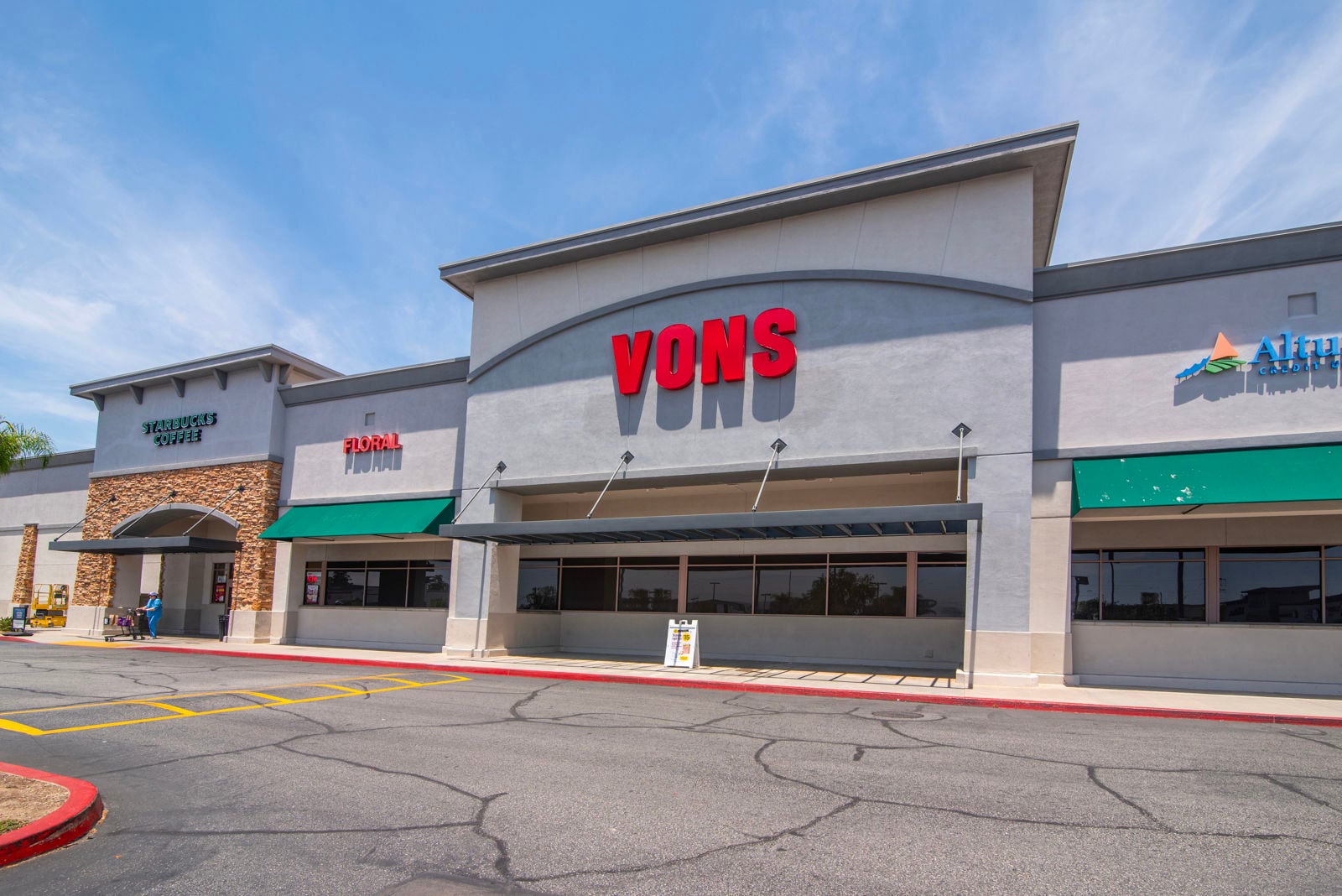 SilverHawk Plaza 42 (1)