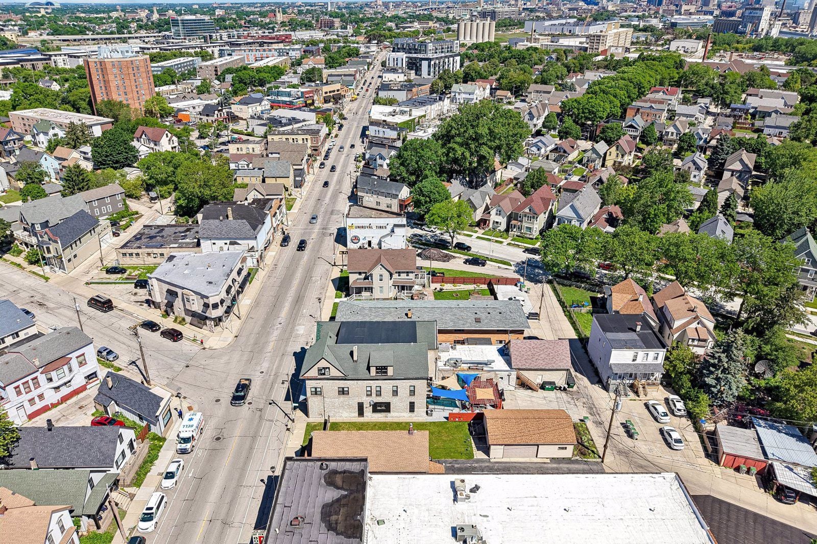 7-web-or-mls-2392-2398 S Kinnickinnic Ave-S1306-007 (1)