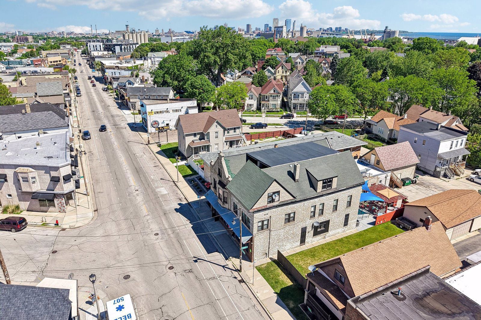 8-web-or-mls-2392-2398 S Kinnickinnic Ave-S1306-008