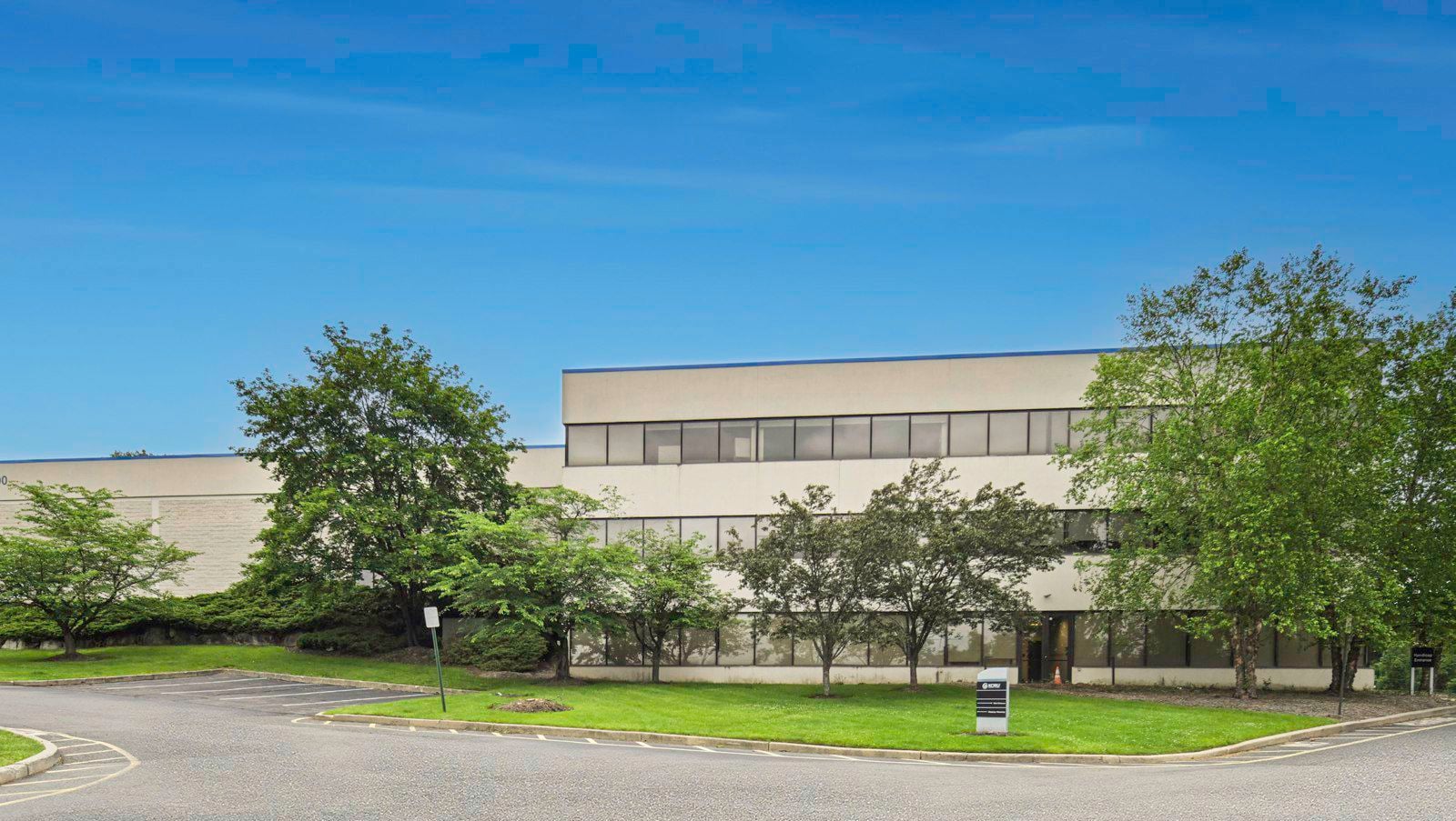 100 Corporate Drive Brochure_07