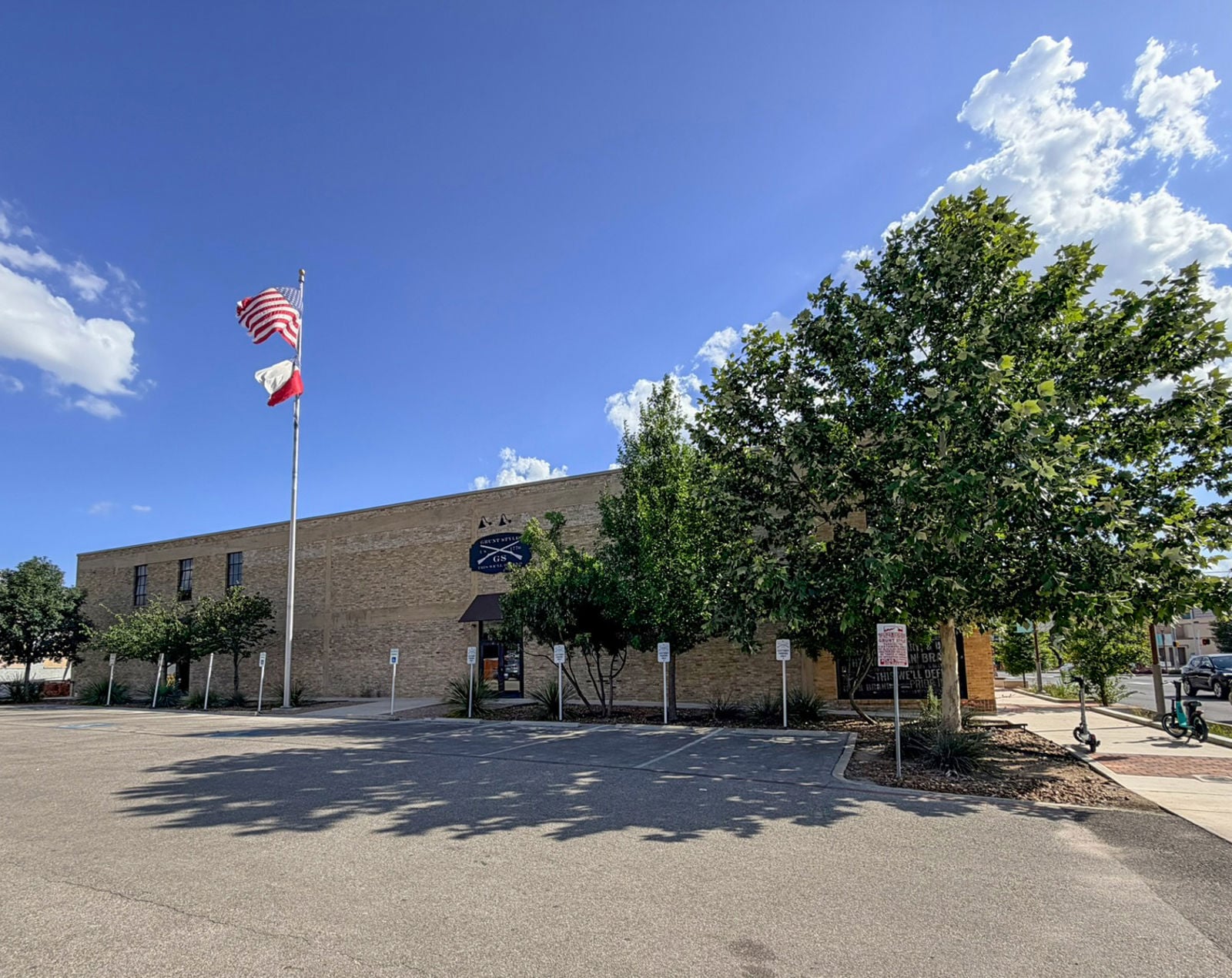 900 Broadway - Image 1