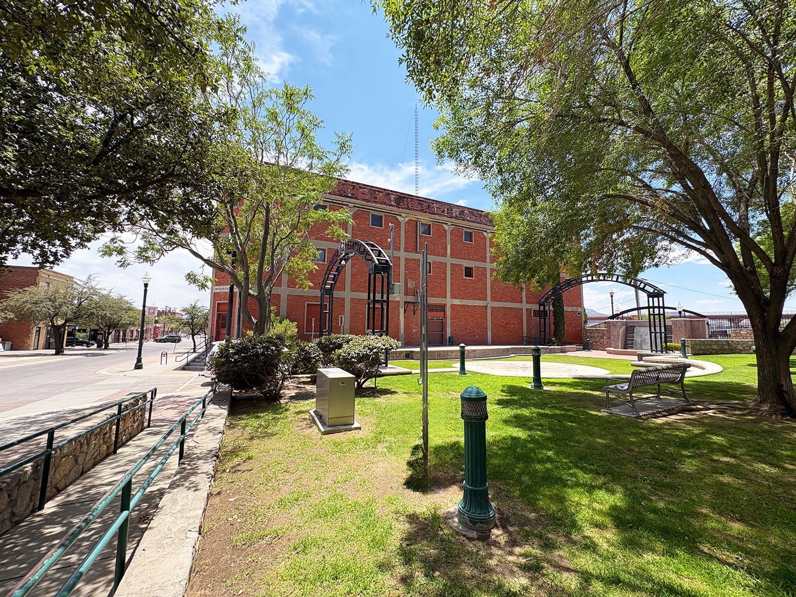 Exterior 4