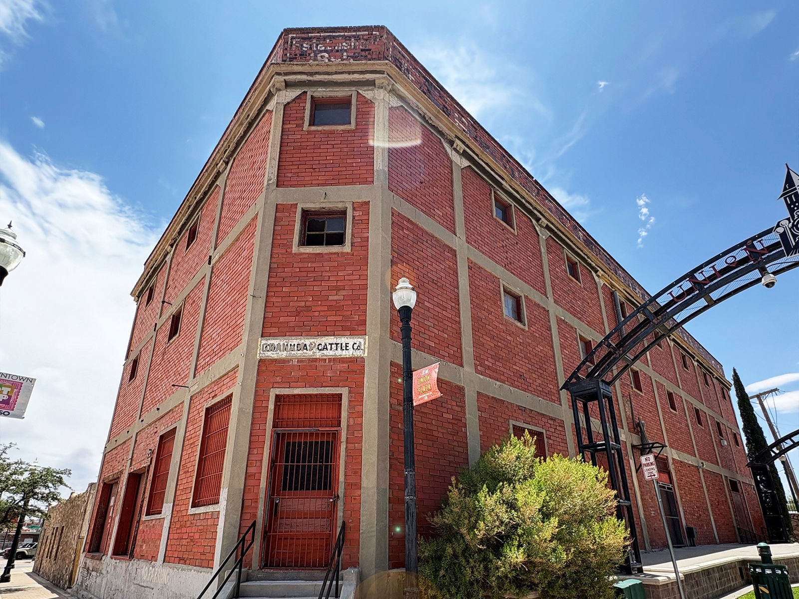 Exterior 1