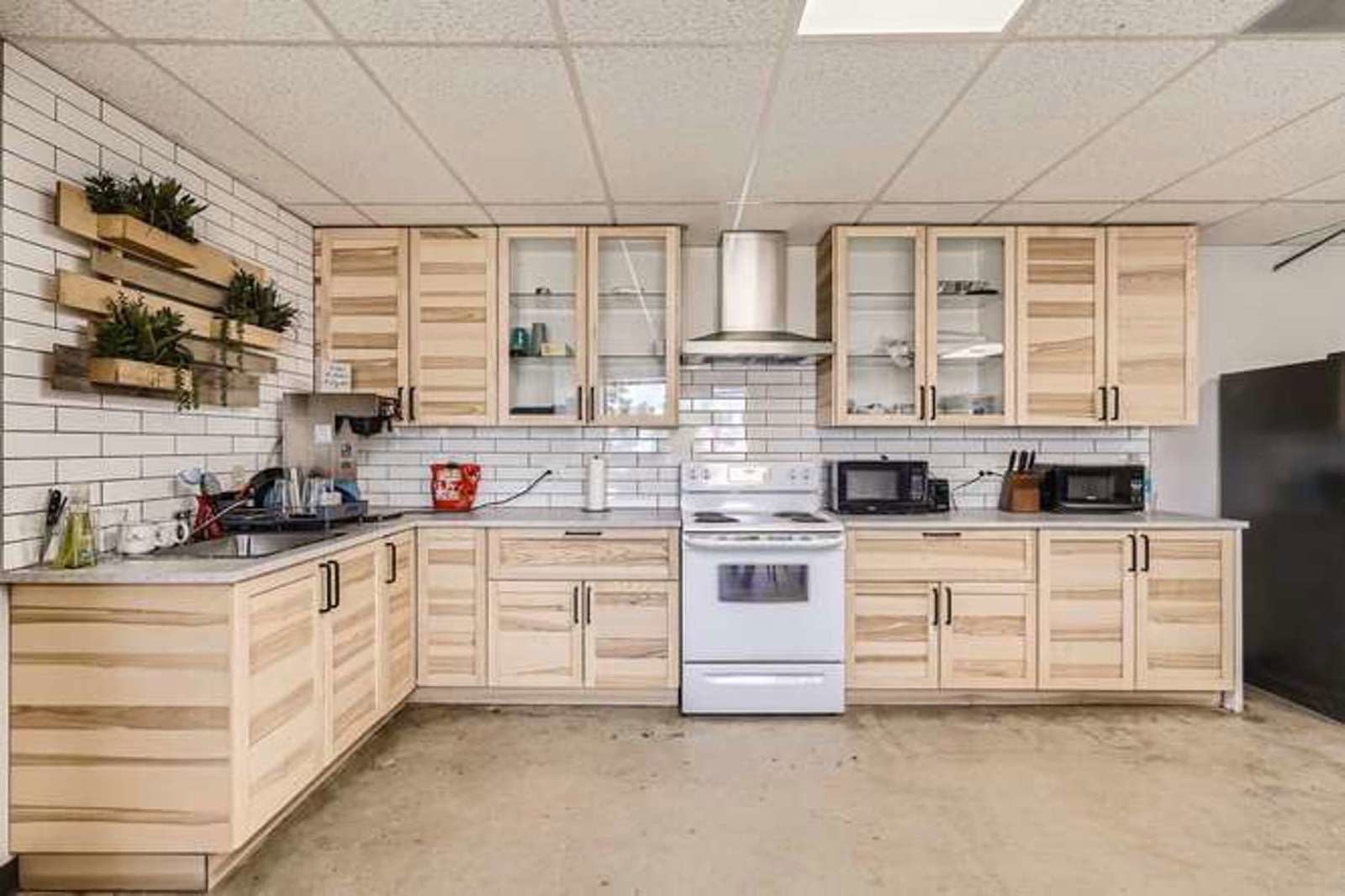 6829 S Dawson Circle-small-014-012-Kitchen Facilities-666x445-72dpi