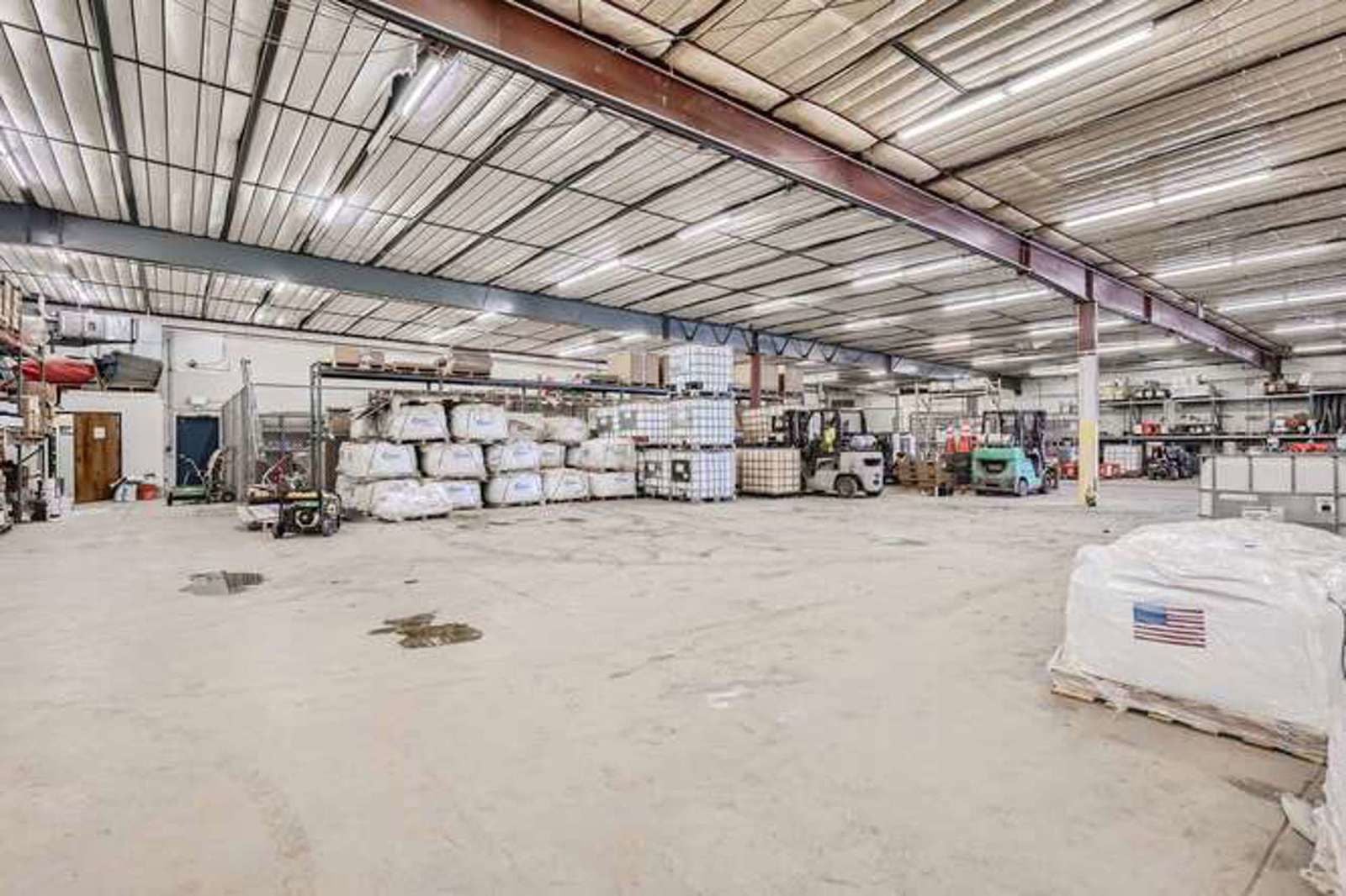 6829 S Dawson Circle-small-015-009-Warehouse-666x445-72dpi
